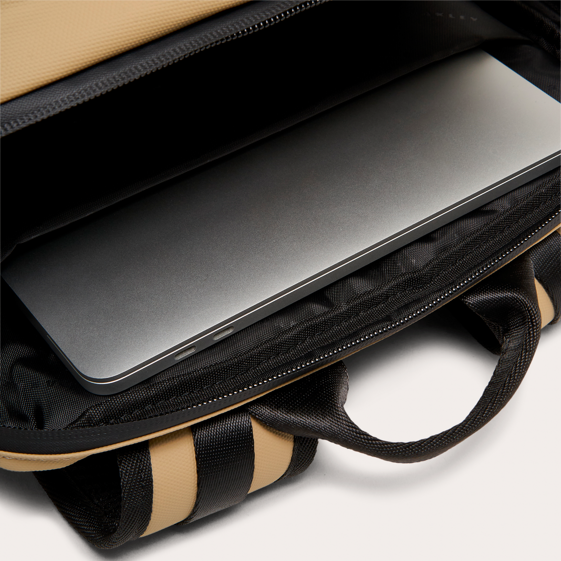 5561:ZAINO OAKLEY ROVER LAPTOP
