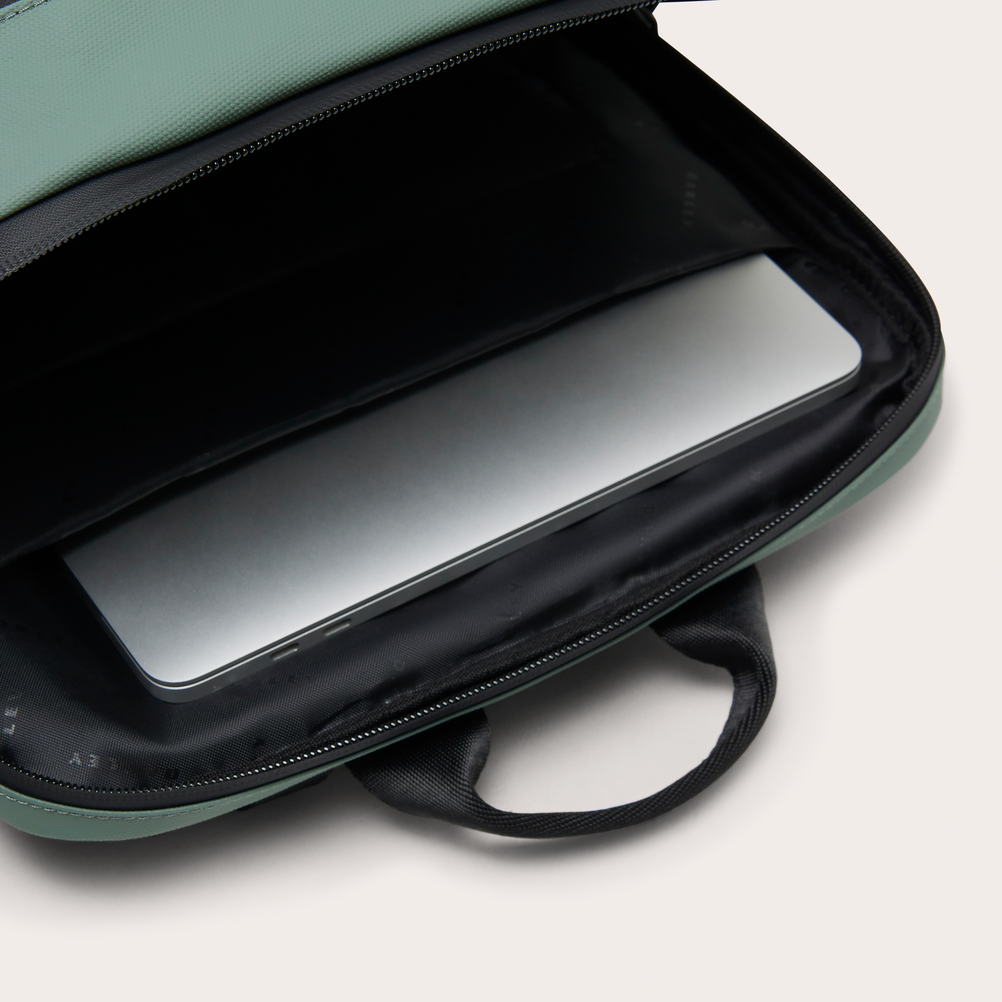 5564:ZAINO OAKLEY ROVER LAPTOP