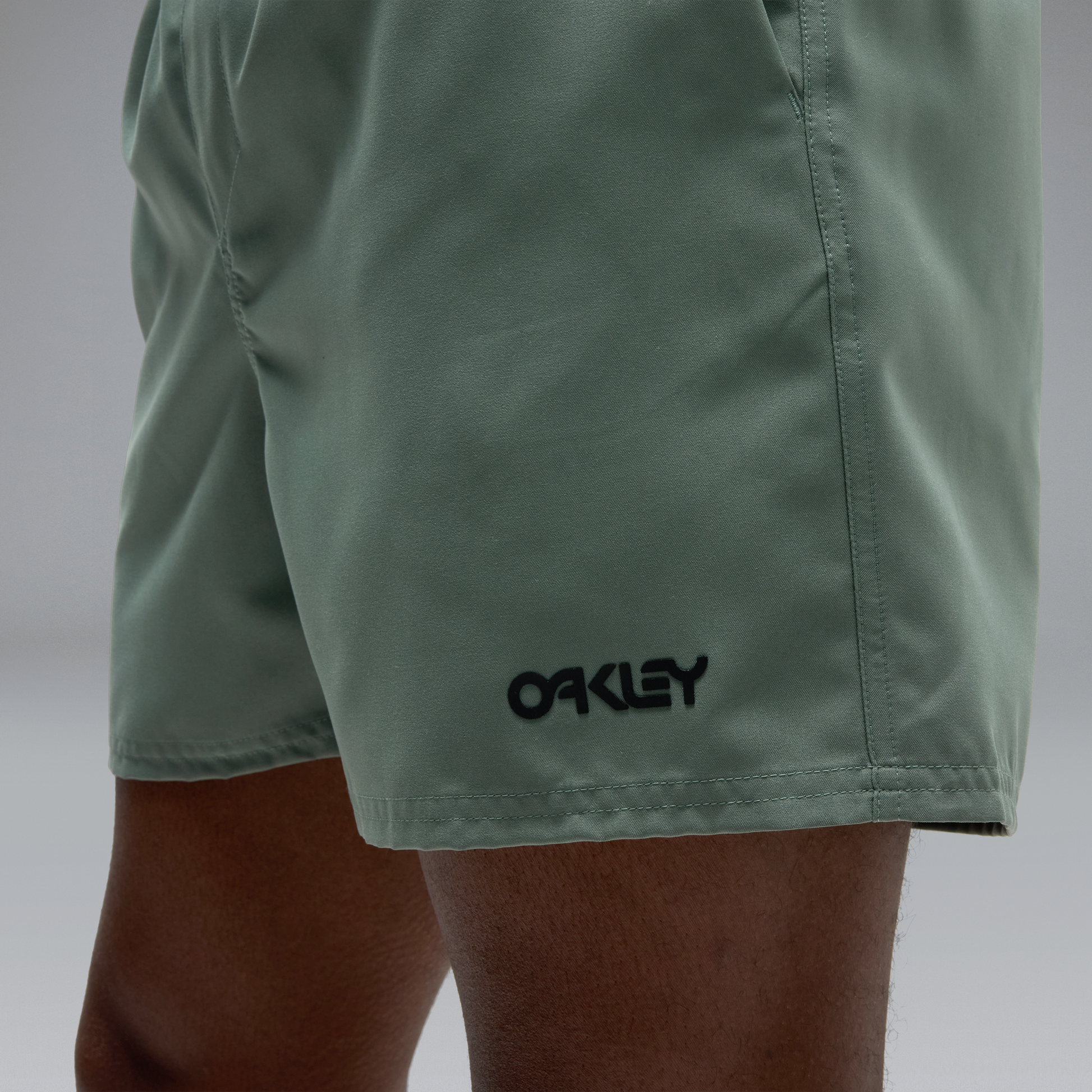 5628:OAKLEY SHORT BEACH 16'